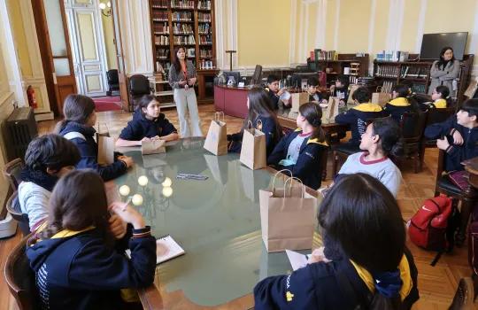 Estudiantes en sala de lectura de la Biblioteca del Congreso nacional