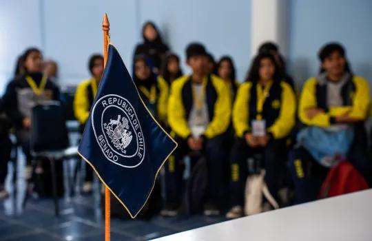 estudiantes participando de taller