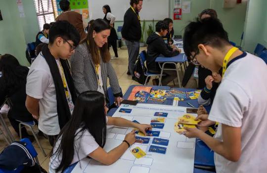 estudiantes participando de taller