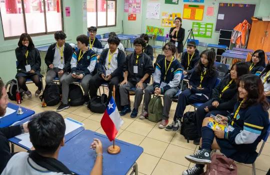 estudiantes participando de taller