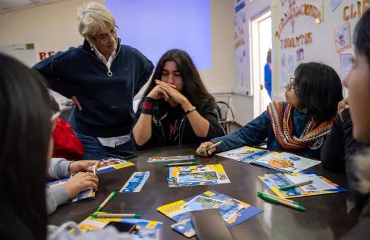 estudiantes junto a senadora ebensperger