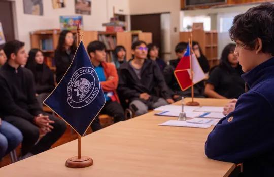 estudiantes en plenario 