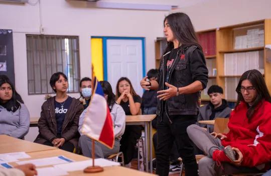 estudiantes en plenario 