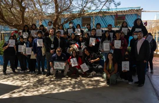 estudiantes participando de taller