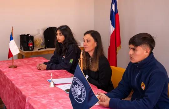 estudiantes participando de taller