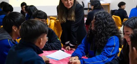 estudiantes participando de taller