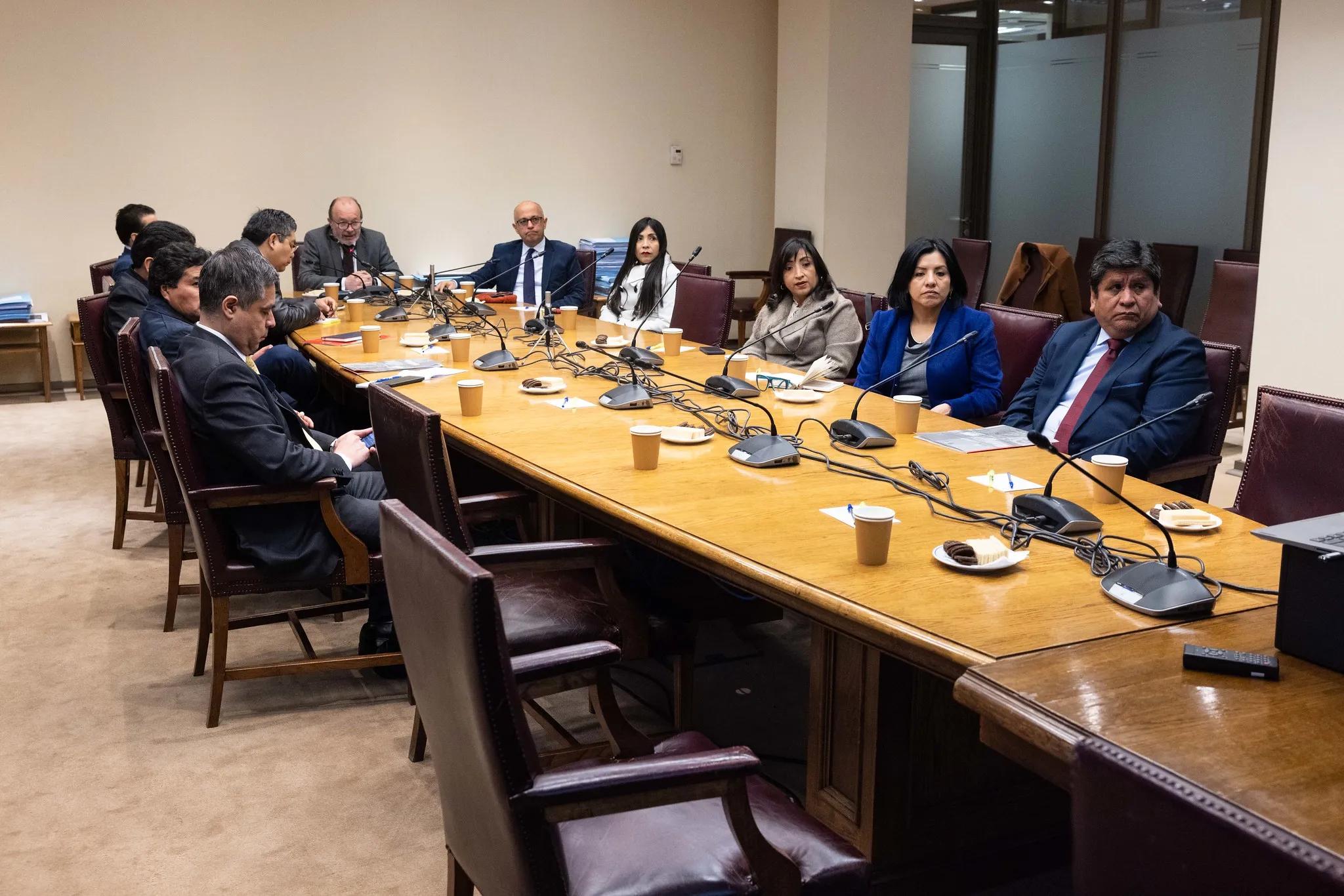 Reunión con delegación de funcionarios del Congreso de Perú