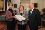 Mesa del Senado entregó informe de Comisión Especial de AFP a la Presidenta Bachelet